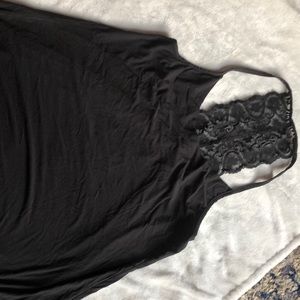 Women’s shirts size M